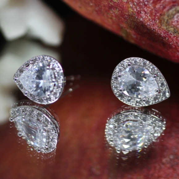 14kt Gold Dipped Halo Swarovski Earrings - Picture 8 of 8